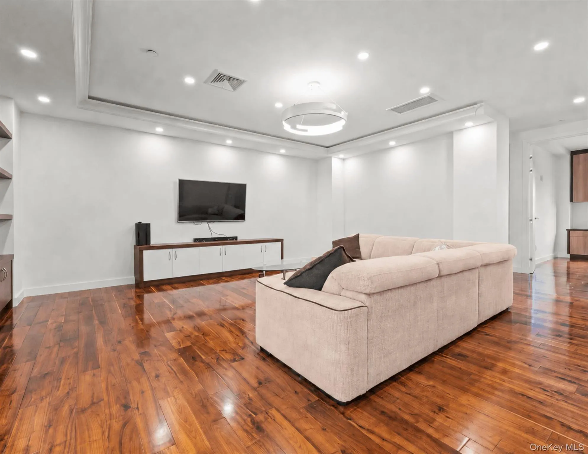 99-31 66th Avenue, New York, NY, 3 Bedrooms Bedrooms, 5 Rooms Rooms,2 BathroomsBathrooms,Residential,For Rent,66th,0,1022083 99-31 66th Avenue, New York, NY, 3 Bedrooms Bedrooms, 5 Rooms Rooms,2 BathroomsBathrooms,Residential,For Rent,66th,0,1022083