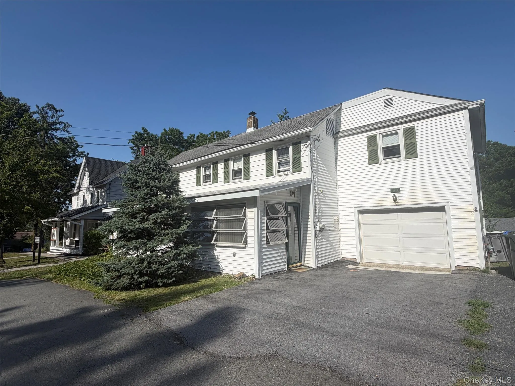 1 car garage 1 car garage