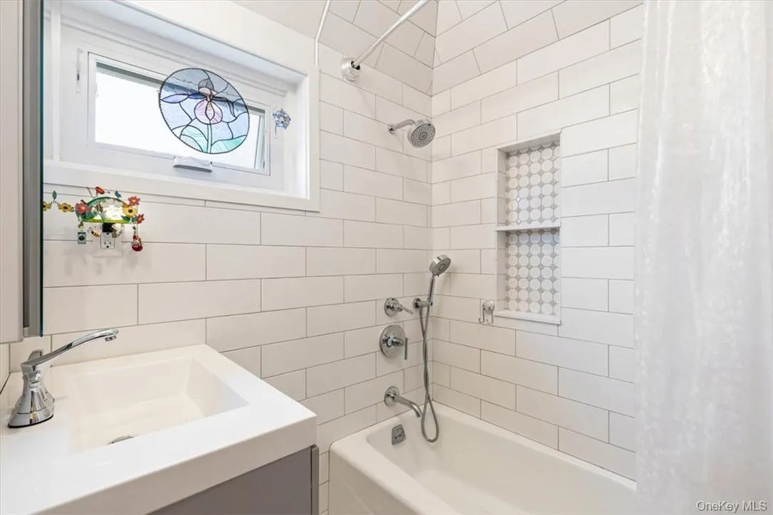 15 Hyatt Avenue, Harrison, NY, 3 Bedrooms Bedrooms, 7 Rooms Rooms,3 BathroomsBathrooms,Residential Lease,For Rent,Hyatt,0,1022116 15 Hyatt Avenue, Harrison, NY, 3 Bedrooms Bedrooms, 7 Rooms Rooms,3 BathroomsBathrooms,Residential Lease,For Rent,Hyatt,0,1022116