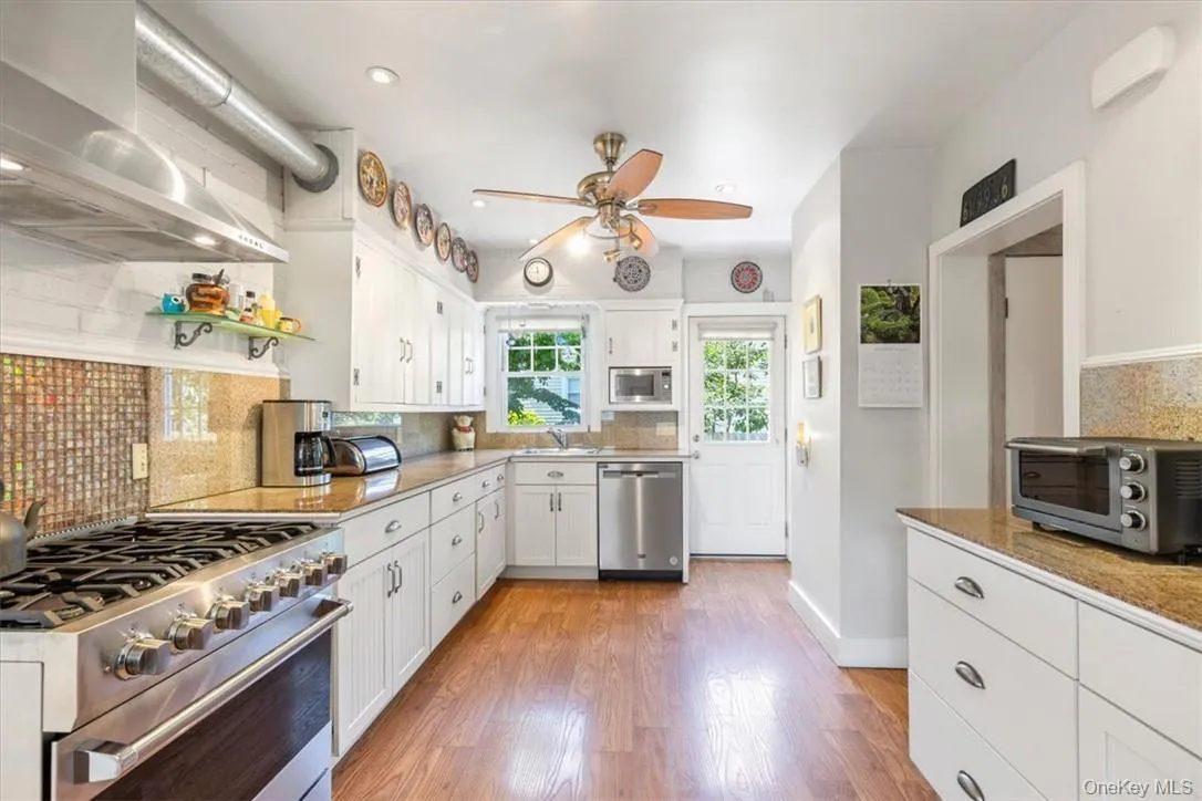 15 Hyatt Avenue, Harrison, NY, 3 Bedrooms Bedrooms, 7 Rooms Rooms,3 BathroomsBathrooms,Residential Lease,For Rent,Hyatt,0,1022116 15 Hyatt Avenue, Harrison, NY, 3 Bedrooms Bedrooms, 7 Rooms Rooms,3 BathroomsBathrooms,Residential Lease,For Rent,Hyatt,0,1022116