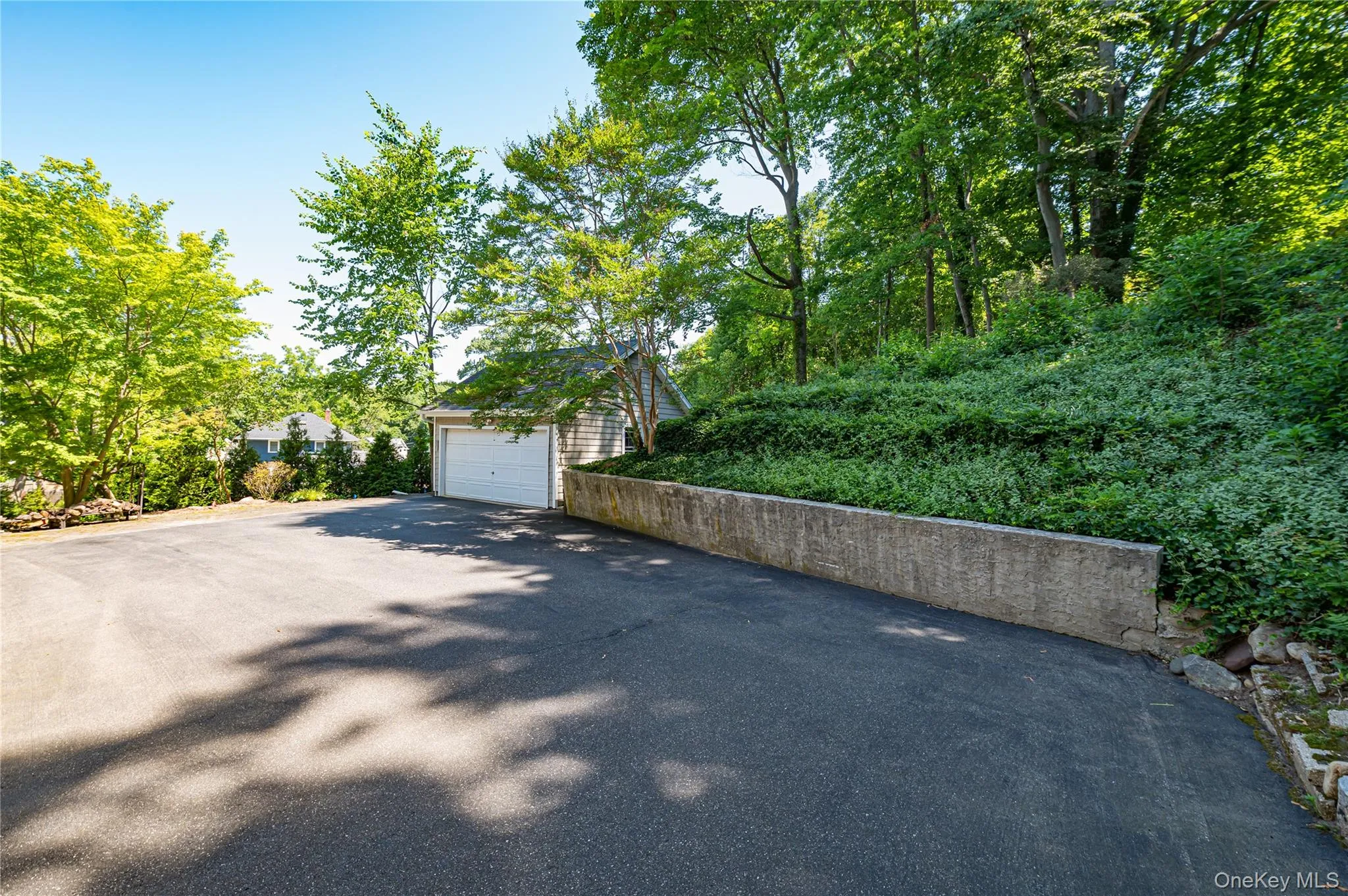 Spacious Driveway Spacious Driveway