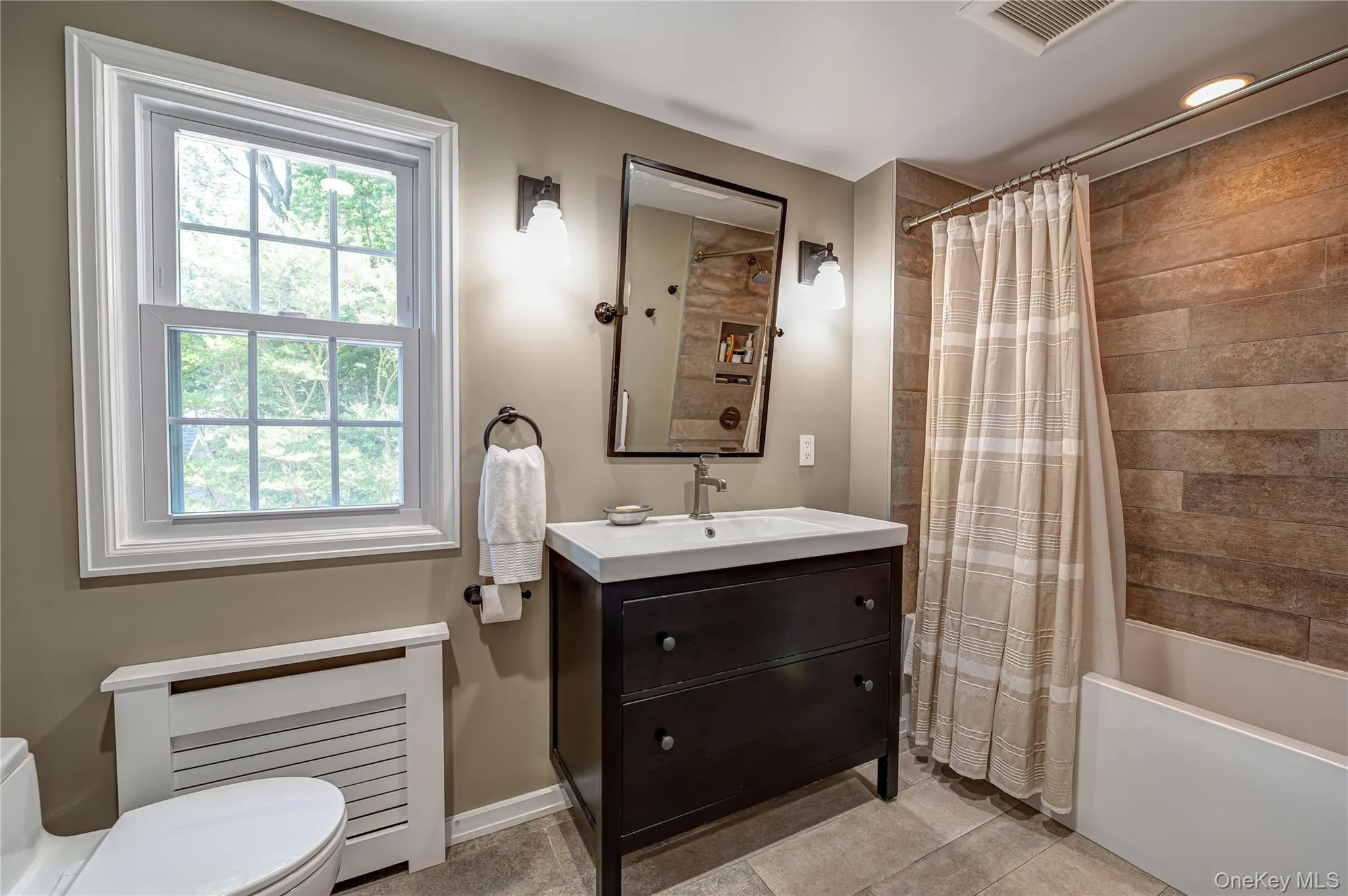 Full Bathroom Full Bathroom
