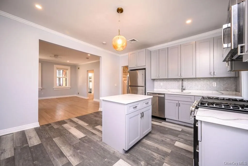 100 Main Street, Greenburgh, NY, 2 Bedrooms Bedrooms, 6 Rooms Rooms,2 BathroomsBathrooms,Residential Lease,For Rent,Main,0,1022120 100 Main Street, Greenburgh, NY, 2 Bedrooms Bedrooms, 6 Rooms Rooms,2 BathroomsBathrooms,Residential Lease,For Rent,Main,0,1022120