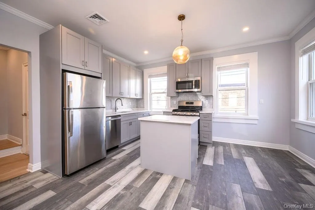 100 Main Street, Greenburgh, NY, 2 Bedrooms Bedrooms, 6 Rooms Rooms,2 BathroomsBathrooms,Residential Lease,For Rent,Main,0,1022120 100 Main Street, Greenburgh, NY, 2 Bedrooms Bedrooms, 6 Rooms Rooms,2 BathroomsBathrooms,Residential Lease,For Rent,Main,0,1022120