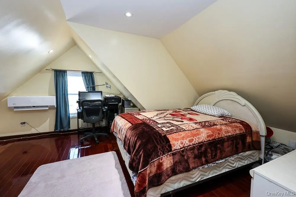 18348 Camden Avenue, New York, NY, 5 Bedrooms Bedrooms, 8 Rooms Rooms,2 BathroomsBathrooms,Residential,For Rent,Camden,0,1022123 18348 Camden Avenue, New York, NY, 5 Bedrooms Bedrooms, 8 Rooms Rooms,2 BathroomsBathrooms,Residential,For Rent,Camden,0,1022123