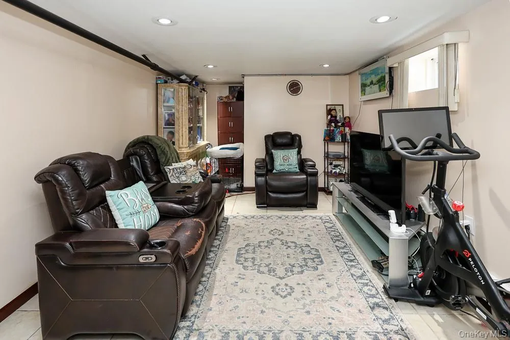 18348 Camden Avenue, New York, NY, 5 Bedrooms Bedrooms, 8 Rooms Rooms,2 BathroomsBathrooms,Residential,For Rent,Camden,0,1022123 18348 Camden Avenue, New York, NY, 5 Bedrooms Bedrooms, 8 Rooms Rooms,2 BathroomsBathrooms,Residential,For Rent,Camden,0,1022123