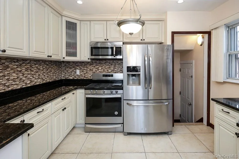 18348 Camden Avenue, New York, NY, 5 Bedrooms Bedrooms, 8 Rooms Rooms,2 BathroomsBathrooms,Residential,For Rent,Camden,0,1022123 18348 Camden Avenue, New York, NY, 5 Bedrooms Bedrooms, 8 Rooms Rooms,2 BathroomsBathrooms,Residential,For Rent,Camden,0,1022123