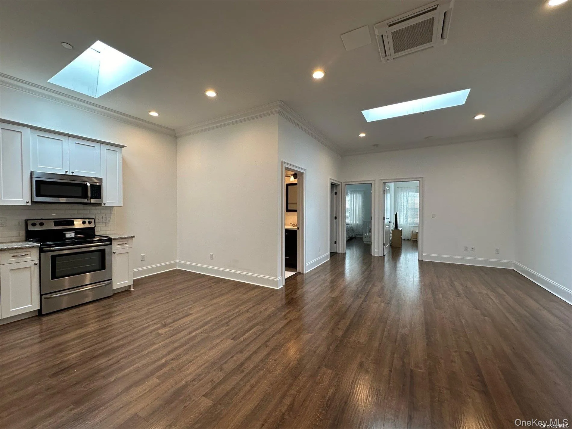 50-3B Stewart Avenue, Huntington, NY, 2 Bedrooms Bedrooms, 4 Rooms Rooms,1 BathroomBathrooms,Residential Lease,For Rent,Stewart,0,1022125 50-3B Stewart Avenue, Huntington, NY, 2 Bedrooms Bedrooms, 4 Rooms Rooms,1 BathroomBathrooms,Residential Lease,For Rent,Stewart,0,1022125