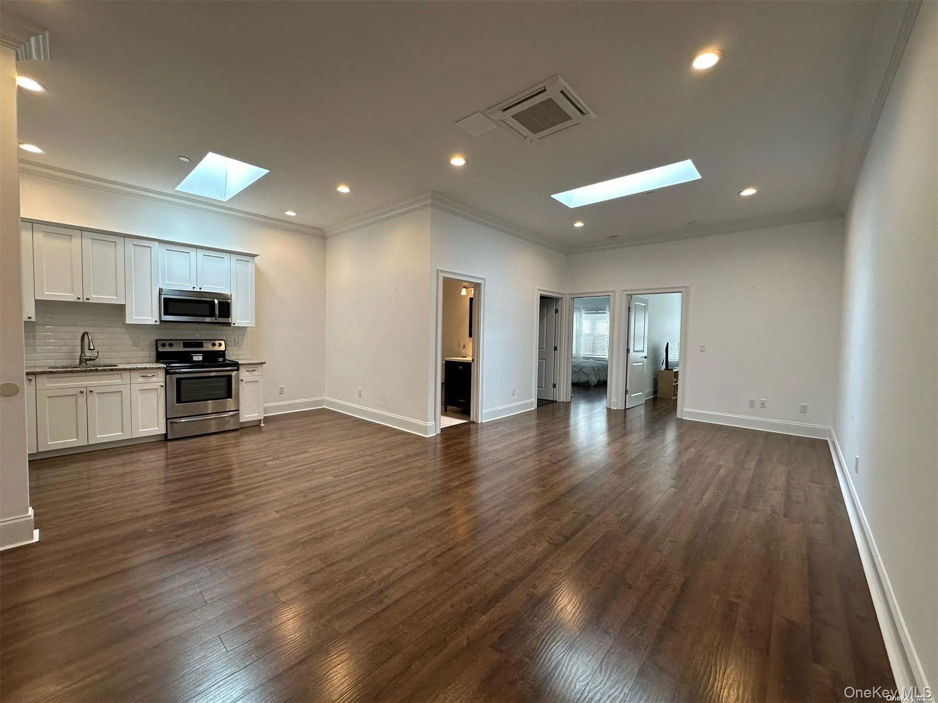 50-3B Stewart Avenue, Huntington, NY, 2 Bedrooms Bedrooms, 4 Rooms Rooms,1 BathroomBathrooms,Residential Lease,For Rent,Stewart,0,1022125 50-3B Stewart Avenue, Huntington, NY, 2 Bedrooms Bedrooms, 4 Rooms Rooms,1 BathroomBathrooms,Residential Lease,For Rent,Stewart,0,1022125