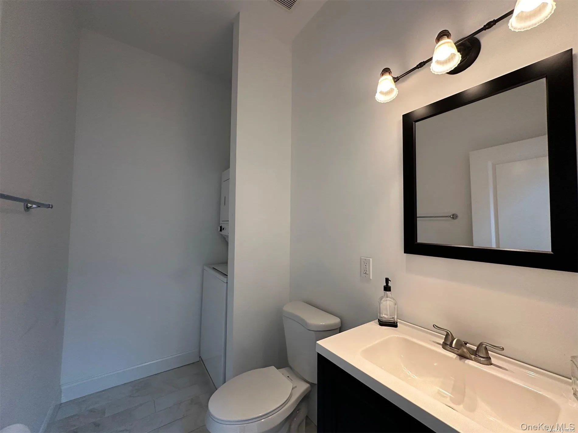 50-3B Stewart Avenue, Huntington, NY, 2 Bedrooms Bedrooms, 4 Rooms Rooms,1 BathroomBathrooms,Residential Lease,For Rent,Stewart,0,1022125 50-3B Stewart Avenue, Huntington, NY, 2 Bedrooms Bedrooms, 4 Rooms Rooms,1 BathroomBathrooms,Residential Lease,For Rent,Stewart,0,1022125