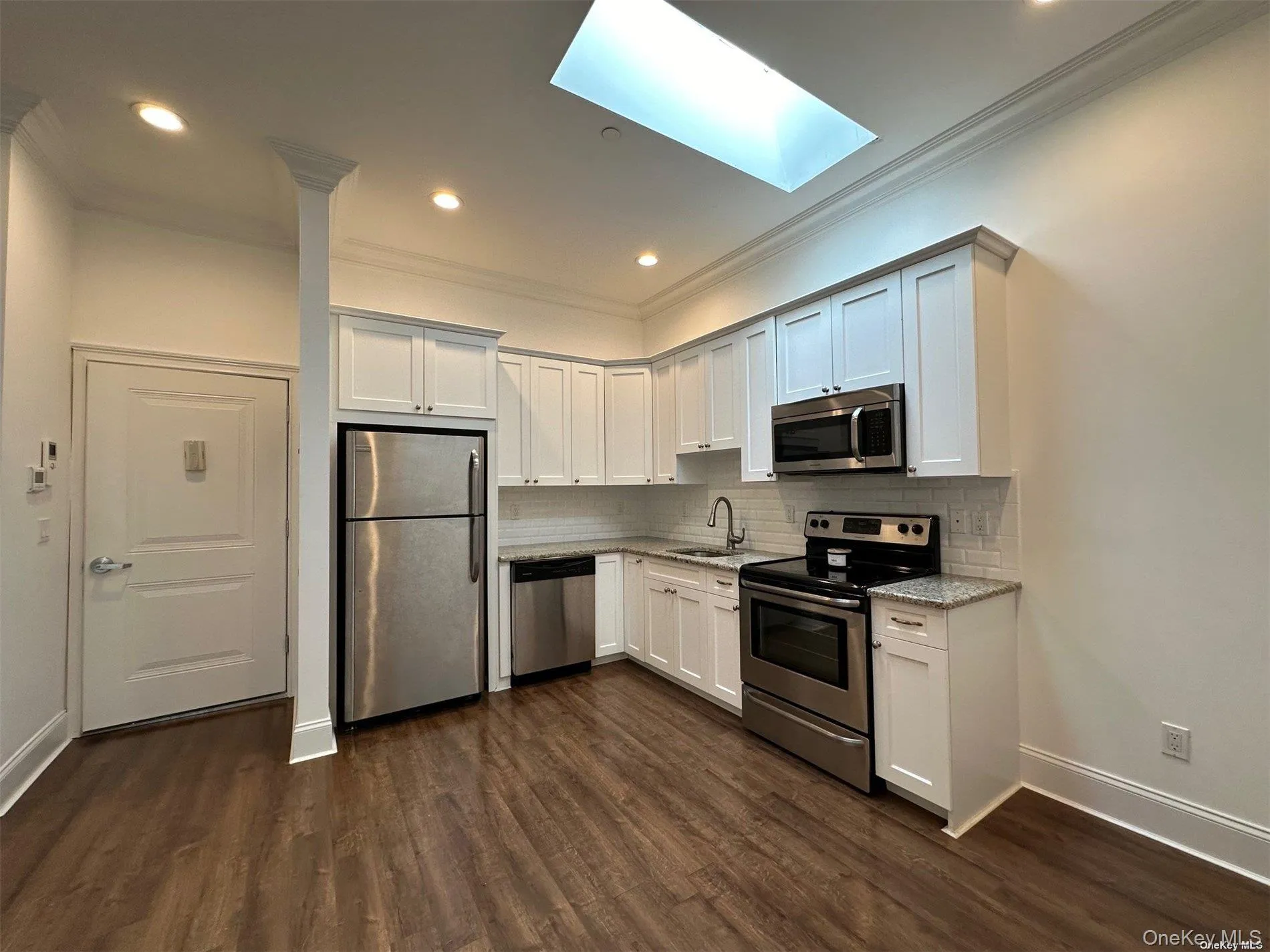 50-3B Stewart Avenue, Huntington, NY, 2 Bedrooms Bedrooms, 4 Rooms Rooms,1 BathroomBathrooms,Residential Lease,For Rent,Stewart,0,1022125 50-3B Stewart Avenue, Huntington, NY, 2 Bedrooms Bedrooms, 4 Rooms Rooms,1 BathroomBathrooms,Residential Lease,For Rent,Stewart,0,1022125