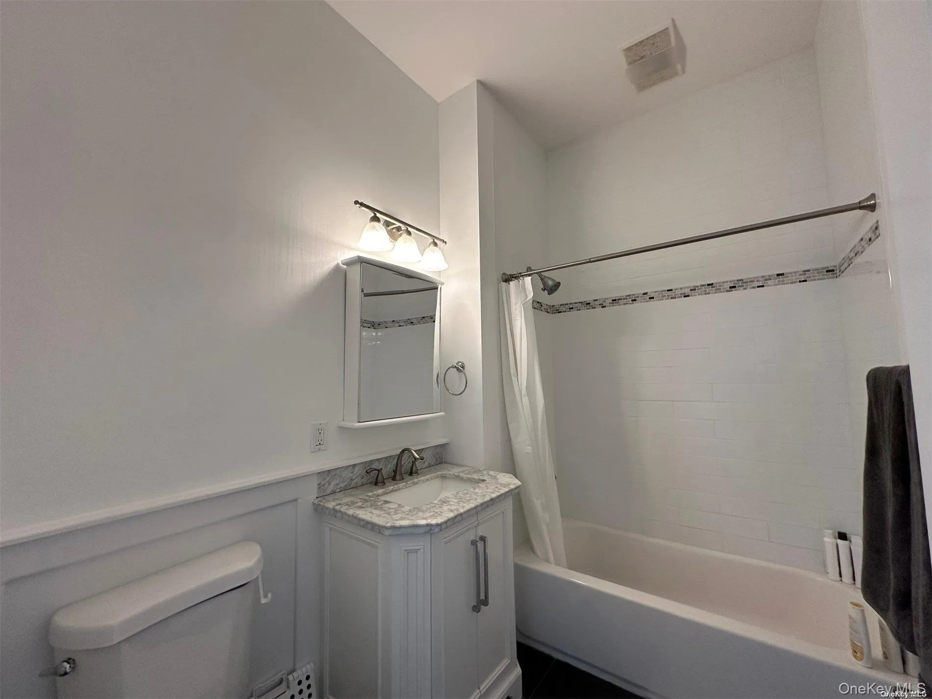 50-3B Stewart Avenue, Huntington, NY, 2 Bedrooms Bedrooms, 4 Rooms Rooms,1 BathroomBathrooms,Residential Lease,For Rent,Stewart,0,1022125 50-3B Stewart Avenue, Huntington, NY, 2 Bedrooms Bedrooms, 4 Rooms Rooms,1 BathroomBathrooms,Residential Lease,For Rent,Stewart,0,1022125