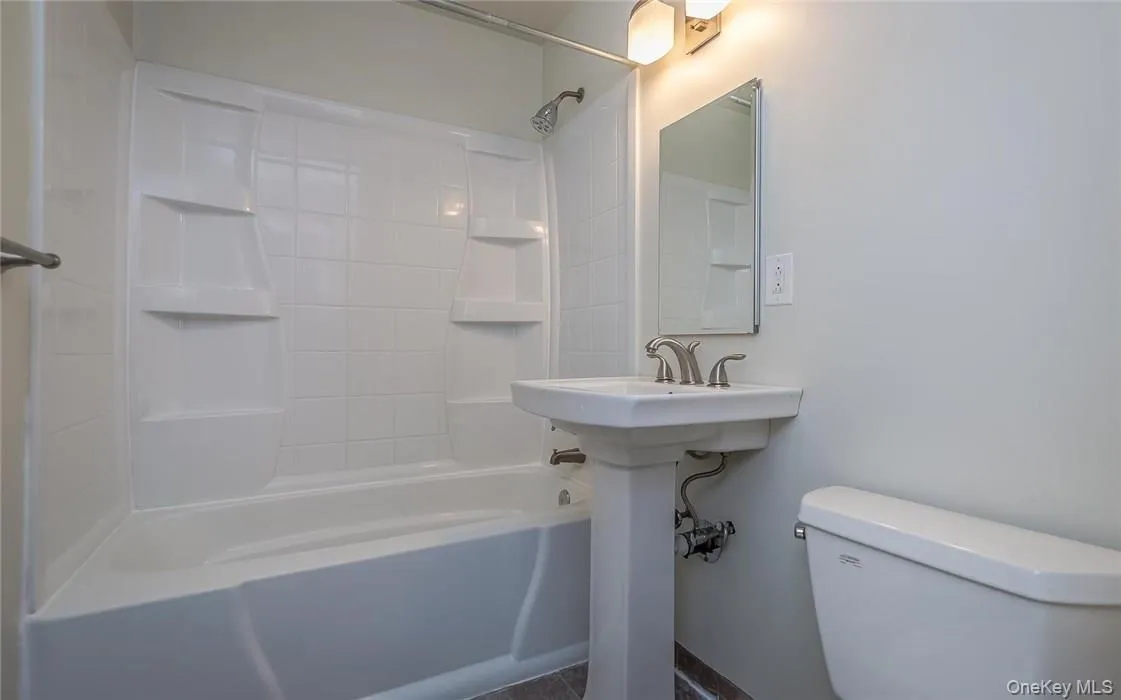 221 Lockwood Avenue, Yonkers, NY, 2 Bedrooms Bedrooms, 4 Rooms Rooms,1 BathroomBathrooms,Residential Lease,For Rent,Lockwood,0,1022146 221 Lockwood Avenue, Yonkers, NY, 2 Bedrooms Bedrooms, 4 Rooms Rooms,1 BathroomBathrooms,Residential Lease,For Rent,Lockwood,0,1022146
