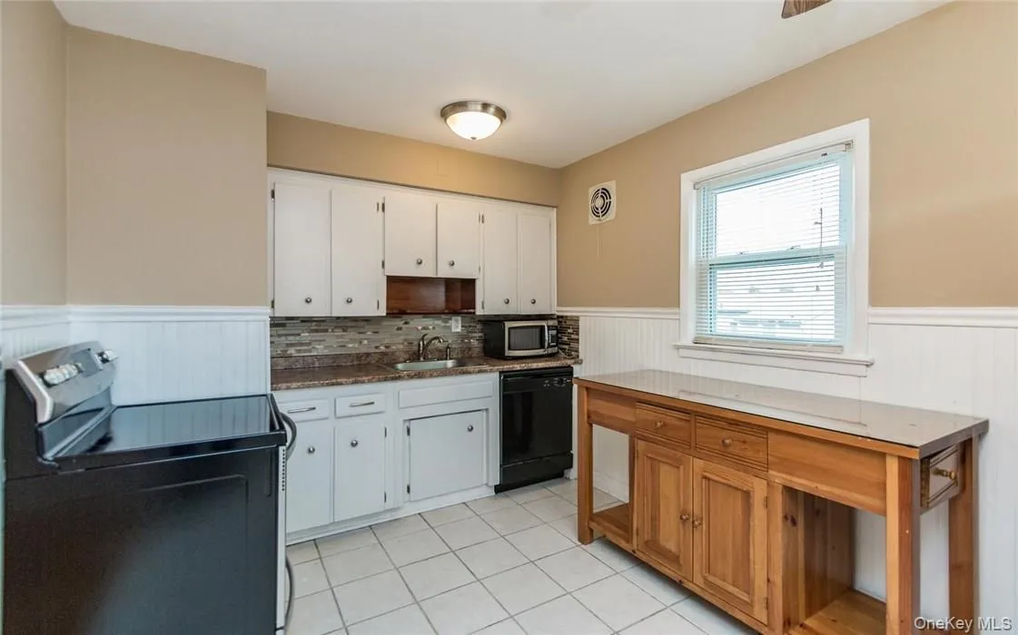 221 Lockwood Avenue, Yonkers, NY, 2 Bedrooms Bedrooms, 4 Rooms Rooms,1 BathroomBathrooms,Residential Lease,For Rent,Lockwood,0,1022146 221 Lockwood Avenue, Yonkers, NY, 2 Bedrooms Bedrooms, 4 Rooms Rooms,1 BathroomBathrooms,Residential Lease,For Rent,Lockwood,0,1022146