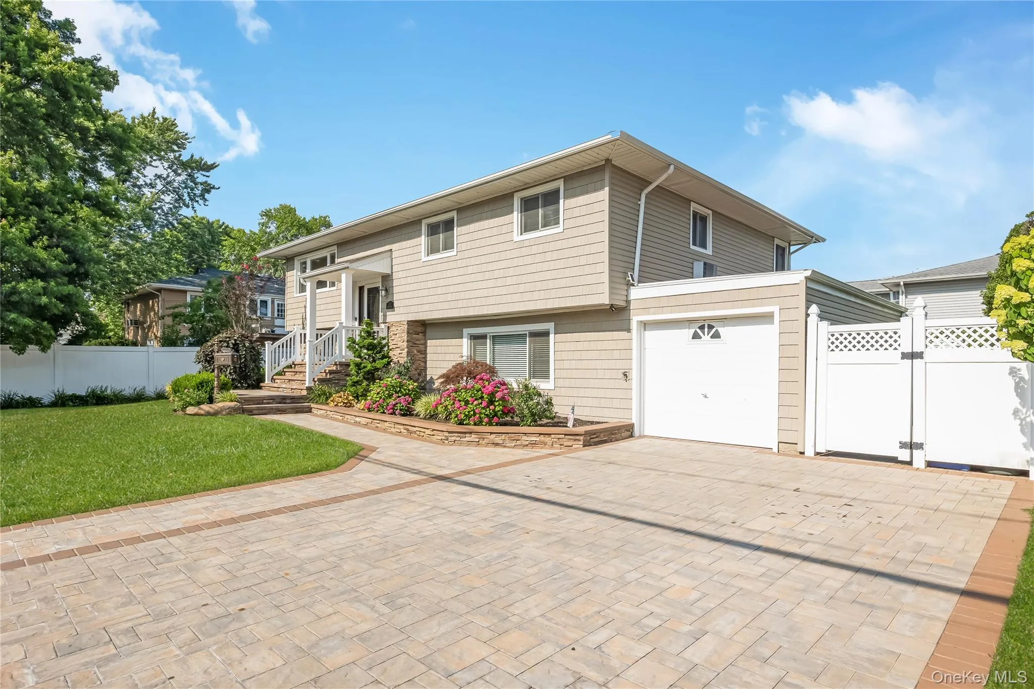 1777 Roberta Lane, Hempstead, NY, 5 Bedrooms Bedrooms, 9 Rooms Rooms,2 BathroomsBathrooms,Residential,For Rent,Roberta,0,1022147 1777 Roberta Lane, Hempstead, NY, 5 Bedrooms Bedrooms, 9 Rooms Rooms,2 BathroomsBathrooms,Residential,For Rent,Roberta,0,1022147