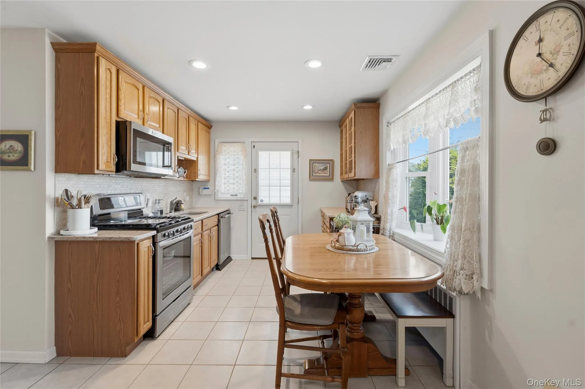 36 Liszt Street, Oyster Bay, NY, 2 Bedrooms Bedrooms, 5 Rooms Rooms,1 BathroomBathrooms,Residential,For Rent,Liszt,0,1022152 36 Liszt Street, Oyster Bay, NY, 2 Bedrooms Bedrooms, 5 Rooms Rooms,1 BathroomBathrooms,Residential,For Rent,Liszt,0,1022152
