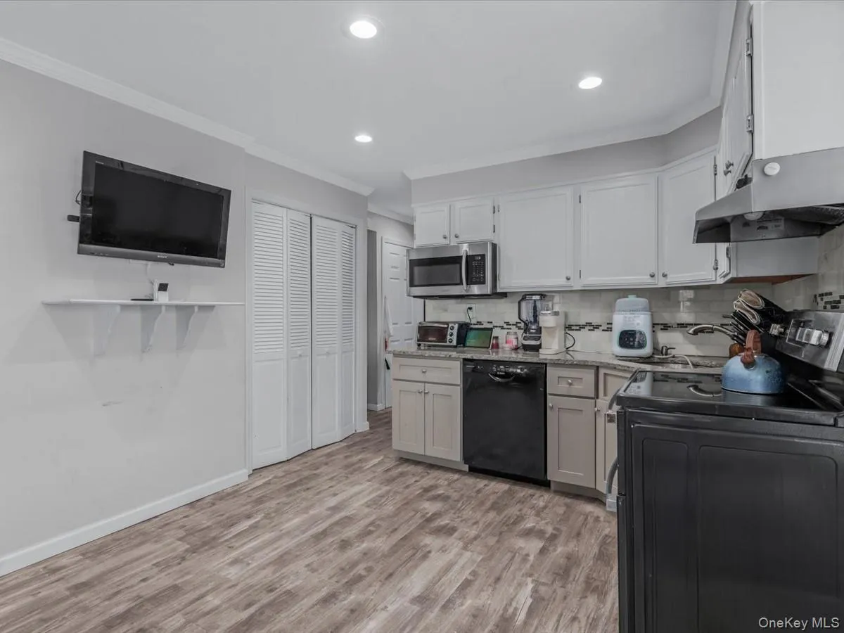 34 Hedge Lane, Hempstead, NY, 5 Bedrooms Bedrooms, 9 Rooms Rooms,2 BathroomsBathrooms,Residential,For Rent,Hedge,0,1022166 34 Hedge Lane, Hempstead, NY, 5 Bedrooms Bedrooms, 9 Rooms Rooms,2 BathroomsBathrooms,Residential,For Rent,Hedge,0,1022166