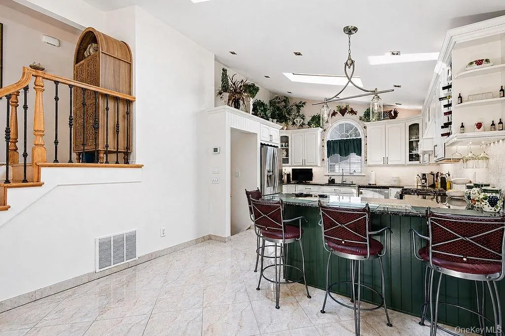 159-48 91st Street, New York, NY, 3 Bedrooms Bedrooms, 10 Rooms Rooms,1 BathroomBathrooms,Residential,For Rent,91st,0,1022175 159-48 91st Street, New York, NY, 3 Bedrooms Bedrooms, 10 Rooms Rooms,1 BathroomBathrooms,Residential,For Rent,91st,0,1022175