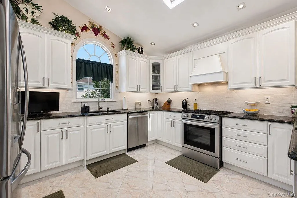 159-48 91st Street, New York, NY, 3 Bedrooms Bedrooms, 10 Rooms Rooms,1 BathroomBathrooms,Residential,For Rent,91st,0,1022175 159-48 91st Street, New York, NY, 3 Bedrooms Bedrooms, 10 Rooms Rooms,1 BathroomBathrooms,Residential,For Rent,91st,0,1022175