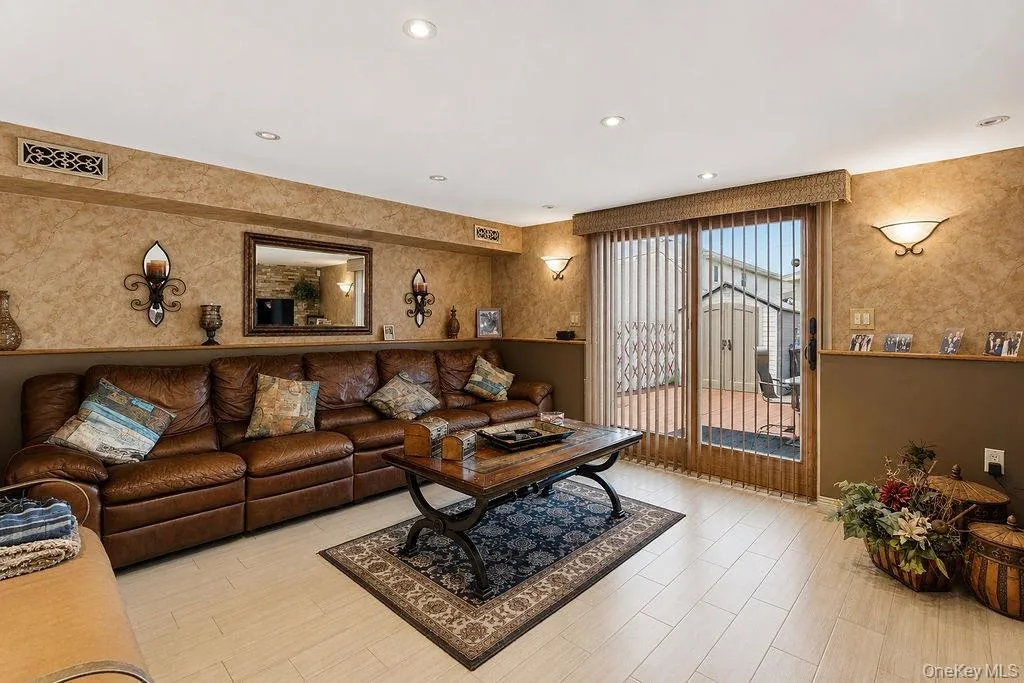 159-48 91st Street, New York, NY, 3 Bedrooms Bedrooms, 10 Rooms Rooms,1 BathroomBathrooms,Residential,For Rent,91st,0,1022175 159-48 91st Street, New York, NY, 3 Bedrooms Bedrooms, 10 Rooms Rooms,1 BathroomBathrooms,Residential,For Rent,91st,0,1022175