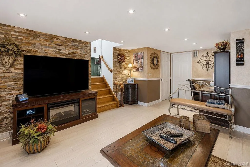 159-48 91st Street, New York, NY, 3 Bedrooms Bedrooms, 10 Rooms Rooms,1 BathroomBathrooms,Residential,For Rent,91st,0,1022175 159-48 91st Street, New York, NY, 3 Bedrooms Bedrooms, 10 Rooms Rooms,1 BathroomBathrooms,Residential,For Rent,91st,0,1022175