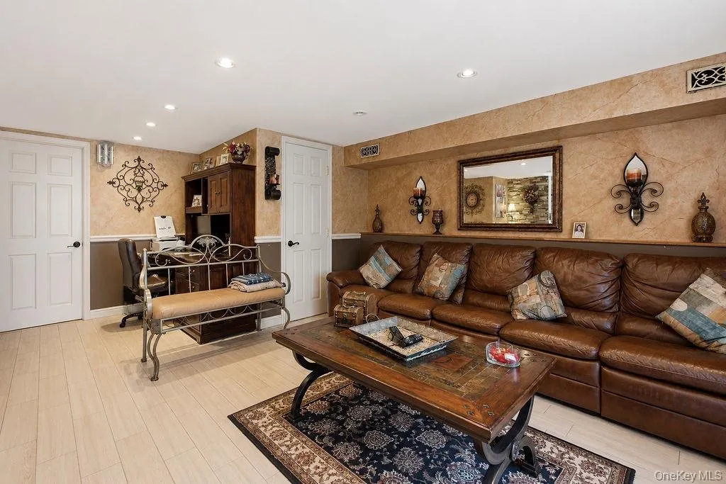 159-48 91st Street, New York, NY, 3 Bedrooms Bedrooms, 10 Rooms Rooms,1 BathroomBathrooms,Residential,For Rent,91st,0,1022175 159-48 91st Street, New York, NY, 3 Bedrooms Bedrooms, 10 Rooms Rooms,1 BathroomBathrooms,Residential,For Rent,91st,0,1022175