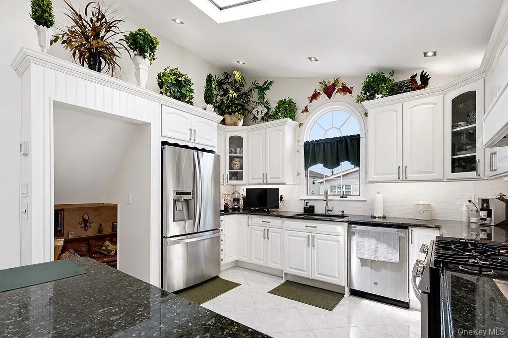 159-48 91st Street, New York, NY, 3 Bedrooms Bedrooms, 10 Rooms Rooms,1 BathroomBathrooms,Residential,For Rent,91st,0,1022175 159-48 91st Street, New York, NY, 3 Bedrooms Bedrooms, 10 Rooms Rooms,1 BathroomBathrooms,Residential,For Rent,91st,0,1022175