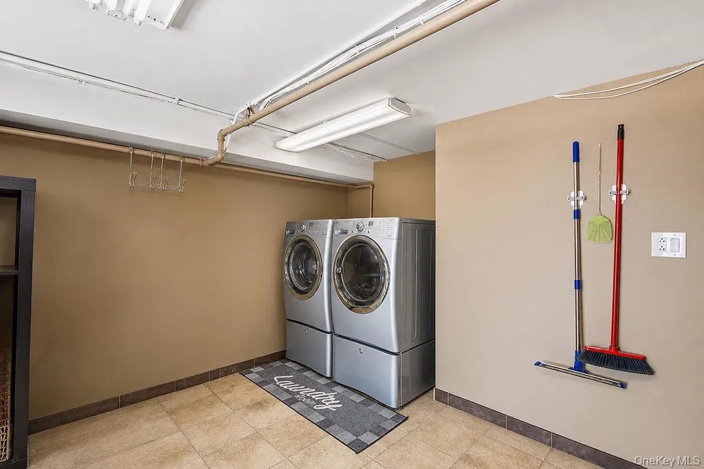 159-48 91st Street, New York, NY, 3 Bedrooms Bedrooms, 10 Rooms Rooms,1 BathroomBathrooms,Residential,For Rent,91st,0,1022175 159-48 91st Street, New York, NY, 3 Bedrooms Bedrooms, 10 Rooms Rooms,1 BathroomBathrooms,Residential,For Rent,91st,0,1022175