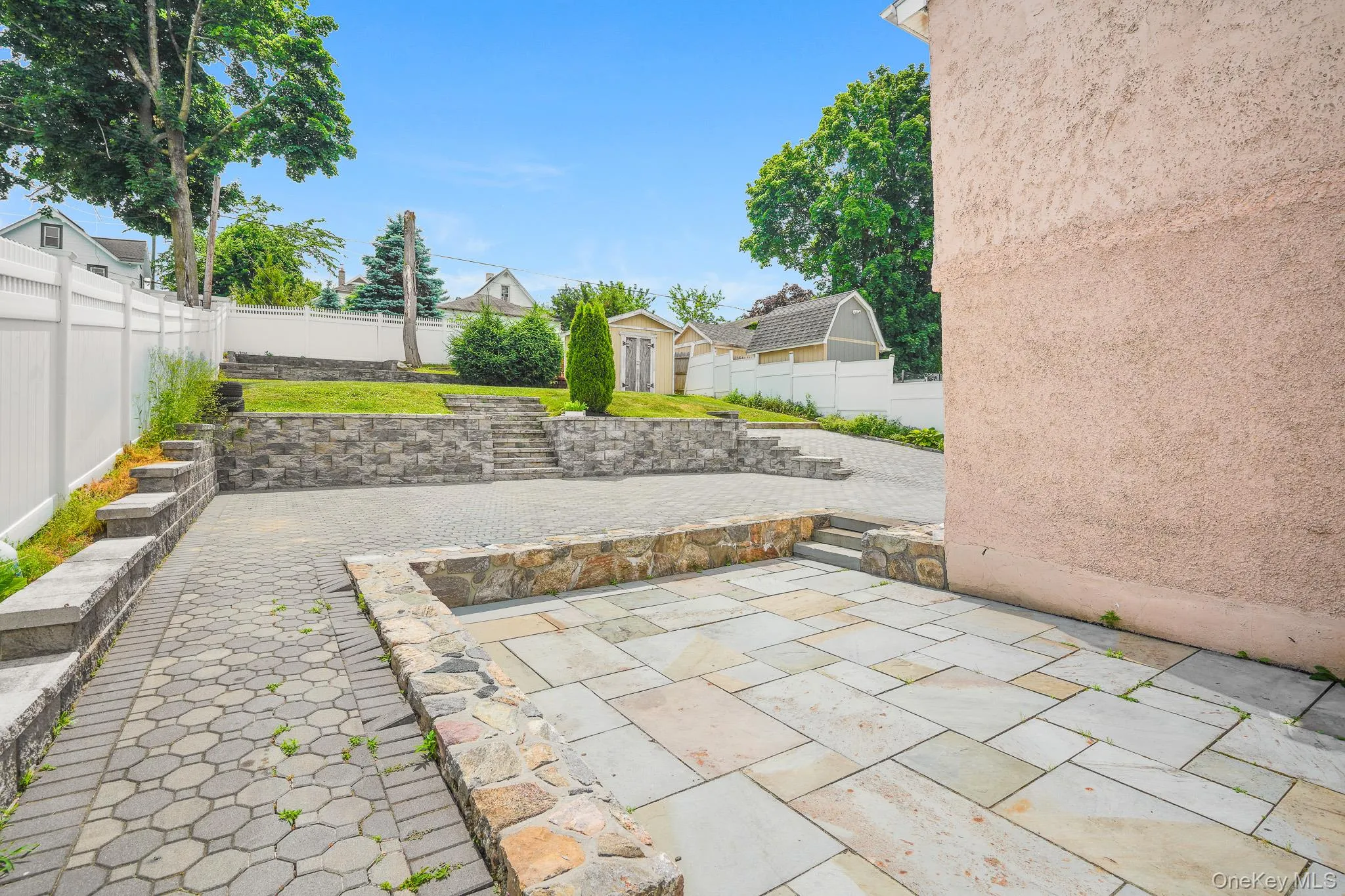 Spacious back patio. Spacious back patio.