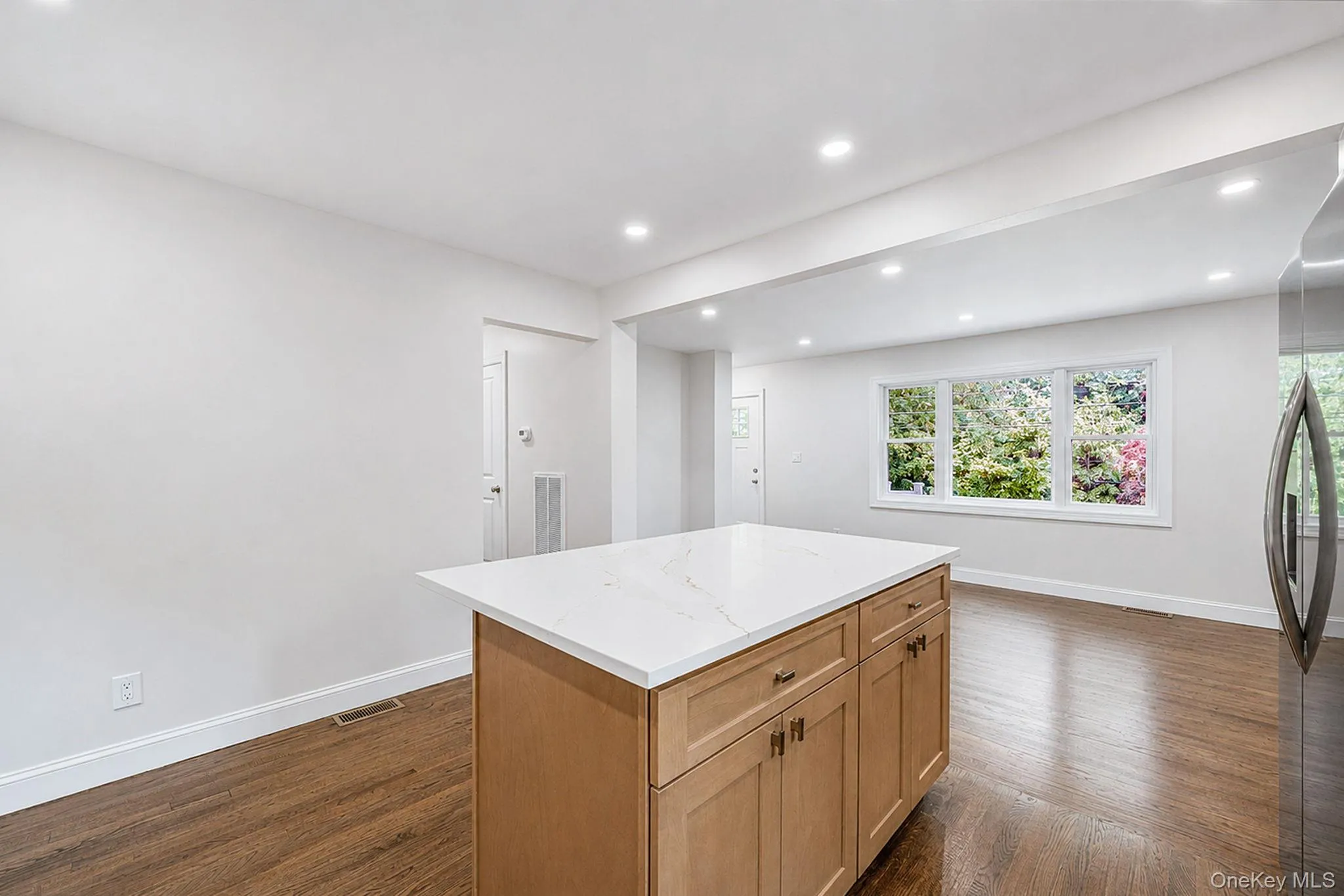 245 Melville Road, Huntington, NY, 4 Bedrooms Bedrooms, 8 Rooms Rooms,2 BathroomsBathrooms,Residential,For Rent,Melville,0,1022184 245 Melville Road, Huntington, NY, 4 Bedrooms Bedrooms, 8 Rooms Rooms,2 BathroomsBathrooms,Residential,For Rent,Melville,0,1022184