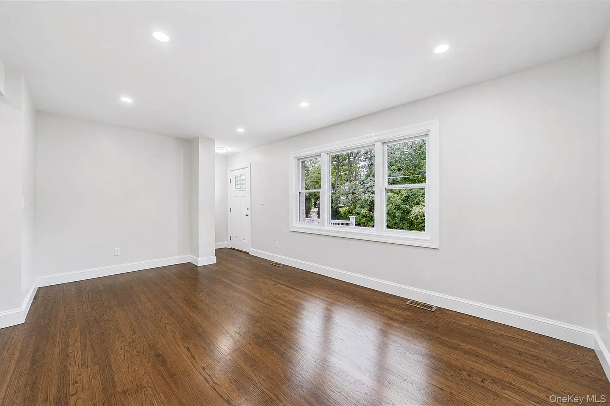 245 Melville Road, Huntington, NY, 4 Bedrooms Bedrooms, 8 Rooms Rooms,2 BathroomsBathrooms,Residential,For Rent,Melville,0,1022184 245 Melville Road, Huntington, NY, 4 Bedrooms Bedrooms, 8 Rooms Rooms,2 BathroomsBathrooms,Residential,For Rent,Melville,0,1022184