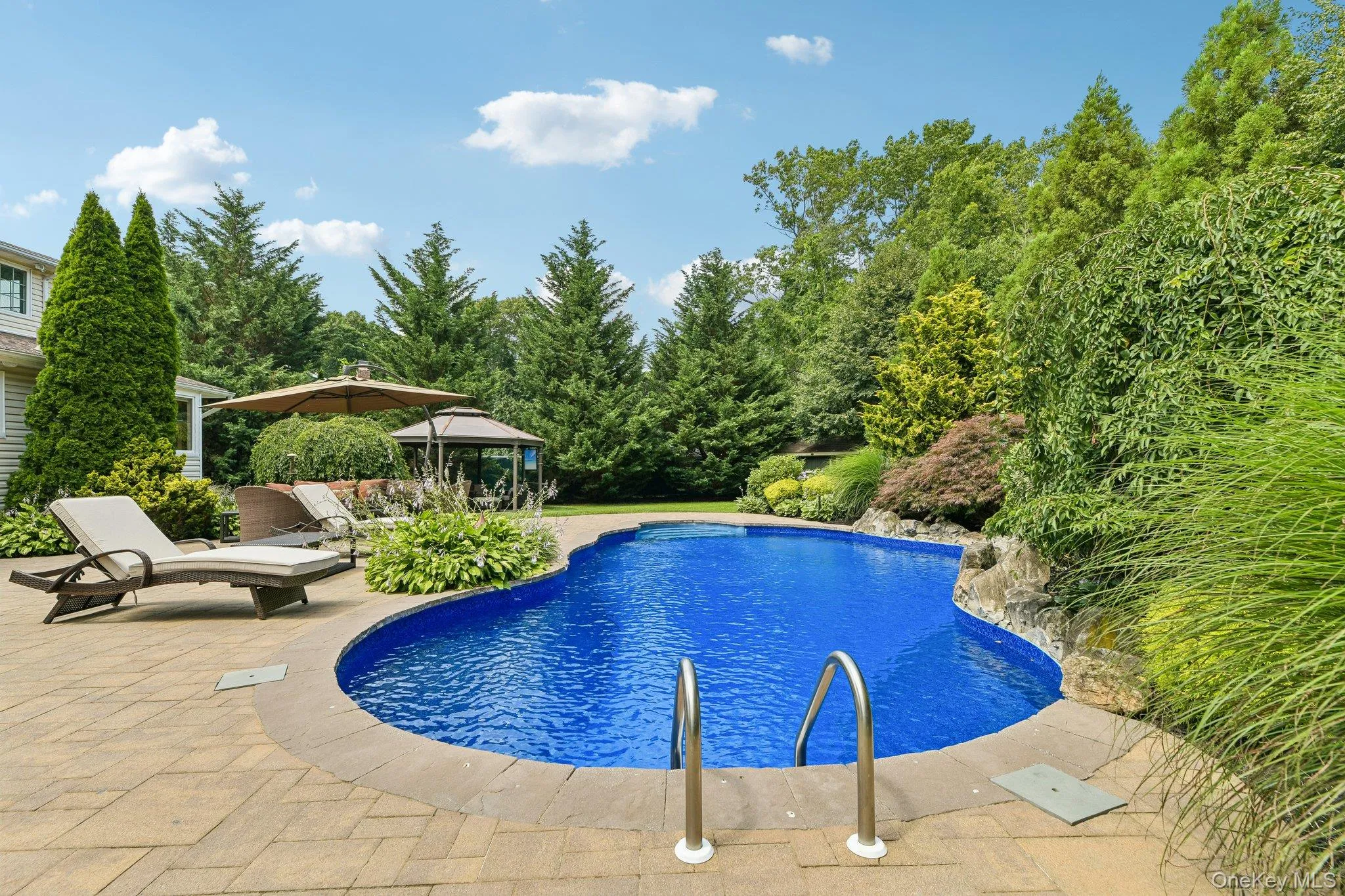 14 Thrush Court, Huntington, NY, 4 Bedrooms Bedrooms, 9 Rooms Rooms,2 BathroomsBathrooms,Residential,For Rent,Thrush,0,1022199 14 Thrush Court, Huntington, NY, 4 Bedrooms Bedrooms, 9 Rooms Rooms,2 BathroomsBathrooms,Residential,For Rent,Thrush,0,1022199