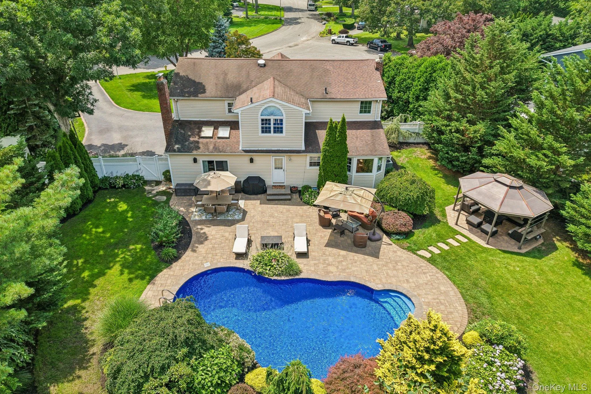 14 Thrush Court, Huntington, NY, 4 Bedrooms Bedrooms, 9 Rooms Rooms,2 BathroomsBathrooms,Residential,For Rent,Thrush,0,1022199 14 Thrush Court, Huntington, NY, 4 Bedrooms Bedrooms, 9 Rooms Rooms,2 BathroomsBathrooms,Residential,For Rent,Thrush,0,1022199