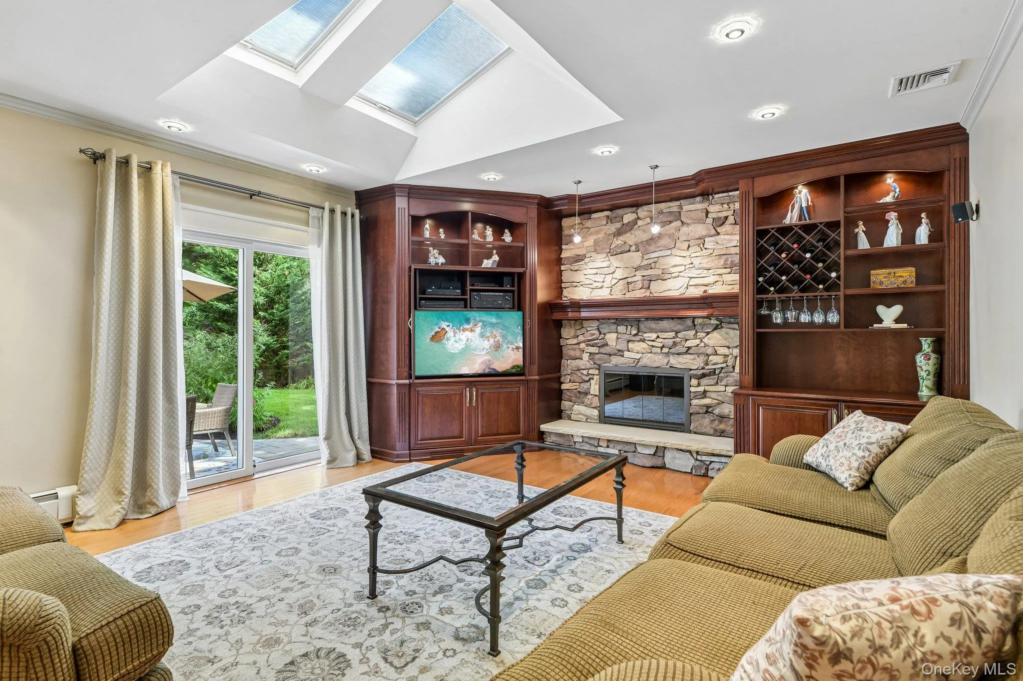 14 Thrush Court, Huntington, NY, 4 Bedrooms Bedrooms, 9 Rooms Rooms,2 BathroomsBathrooms,Residential,For Rent,Thrush,0,1022199 14 Thrush Court, Huntington, NY, 4 Bedrooms Bedrooms, 9 Rooms Rooms,2 BathroomsBathrooms,Residential,For Rent,Thrush,0,1022199