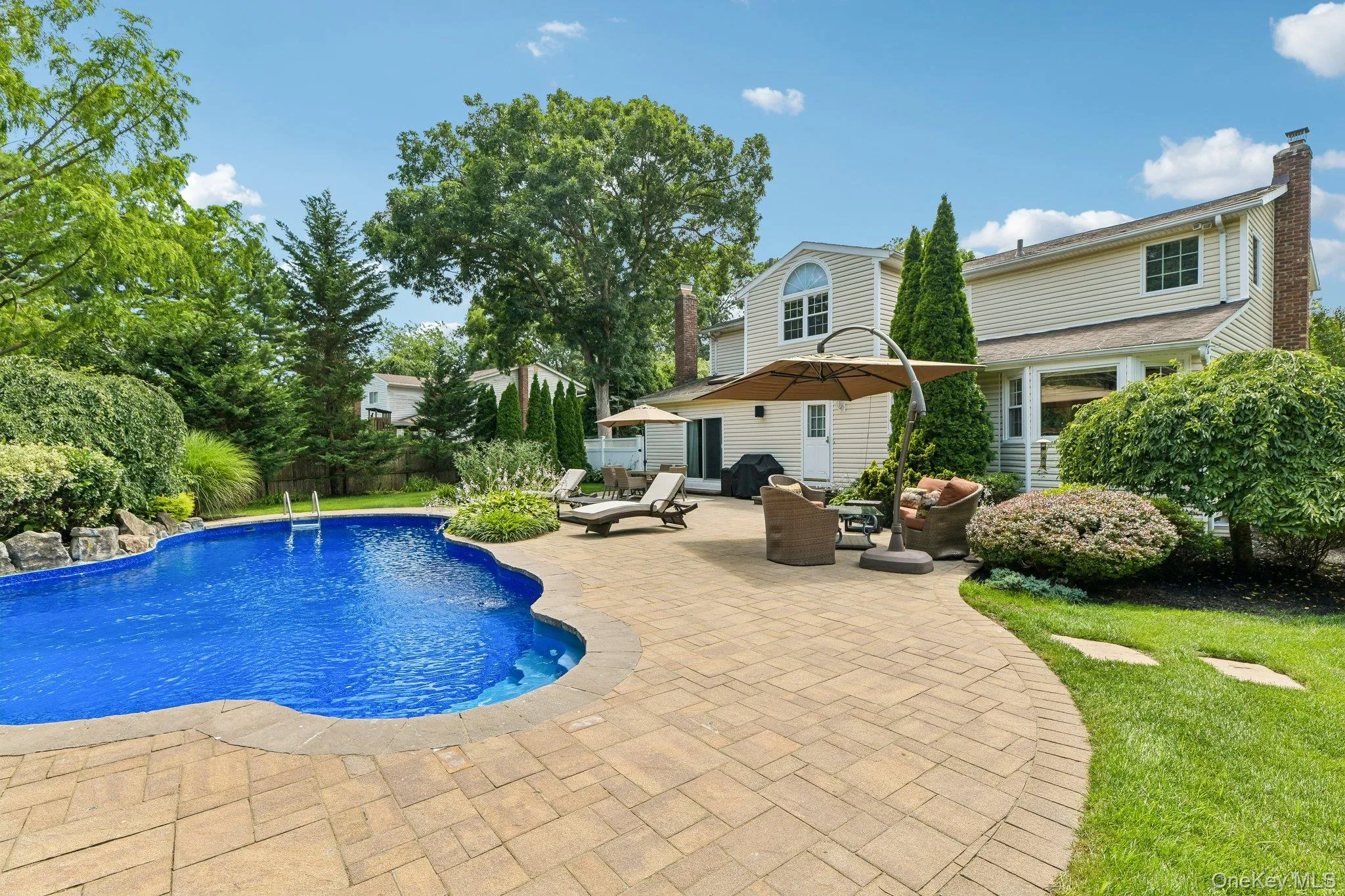 14 Thrush Court, Huntington, NY, 4 Bedrooms Bedrooms, 9 Rooms Rooms,2 BathroomsBathrooms,Residential,For Rent,Thrush,0,1022199 14 Thrush Court, Huntington, NY, 4 Bedrooms Bedrooms, 9 Rooms Rooms,2 BathroomsBathrooms,Residential,For Rent,Thrush,0,1022199