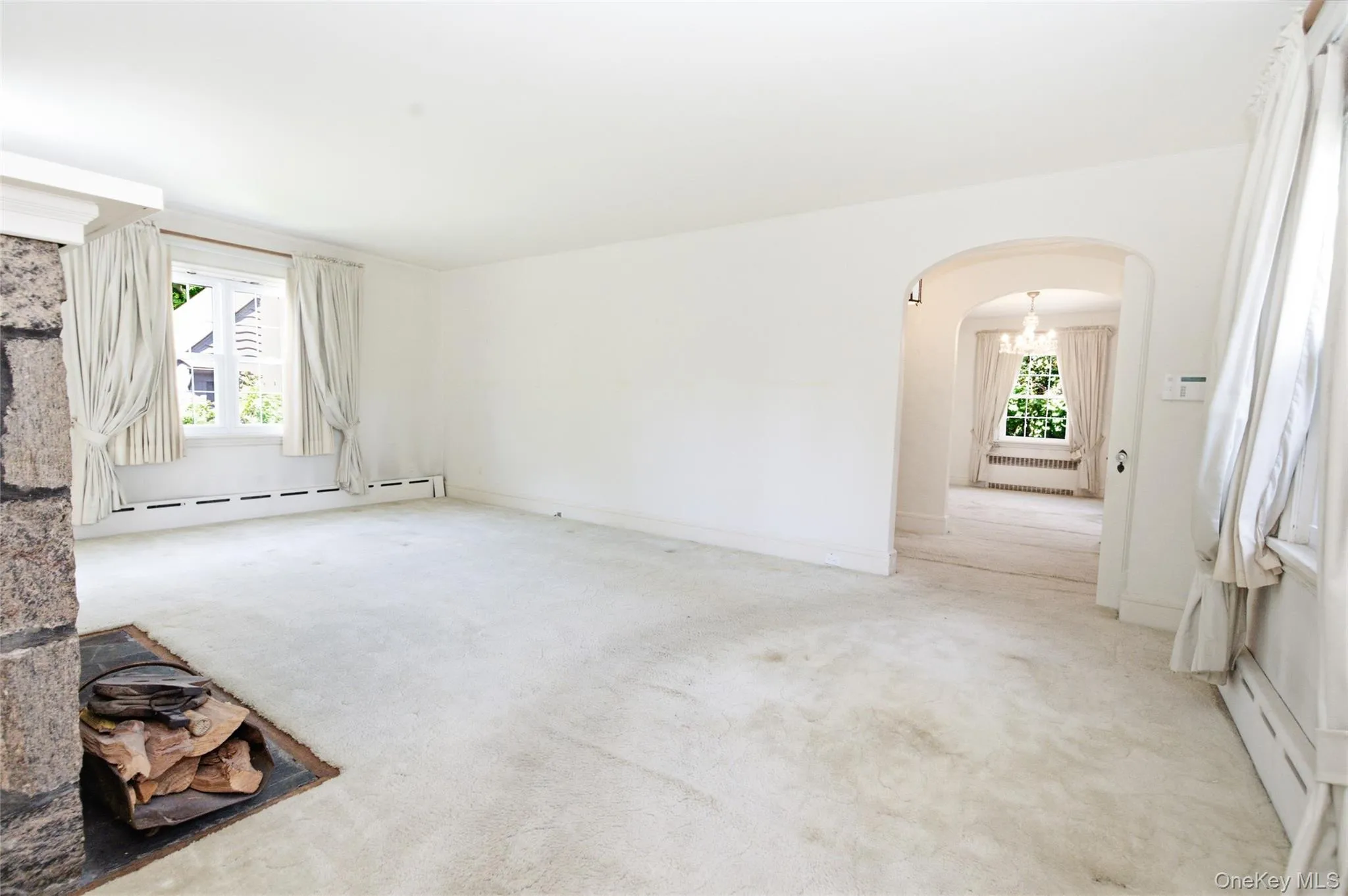 This is the living room in its current condition. This is the living room in its current condition.