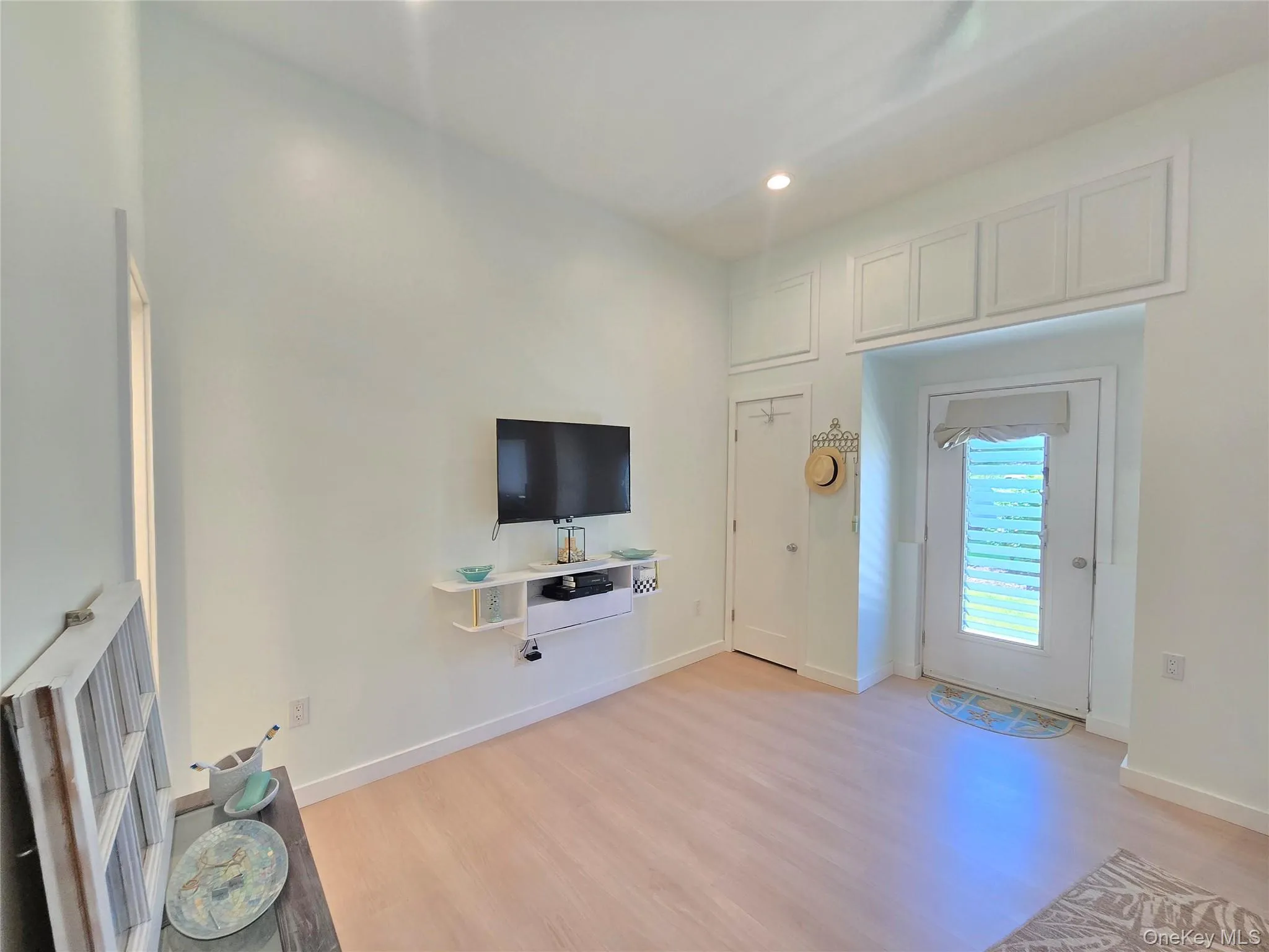 585 Dune Road, Southampton, NY, 1 Room Rooms,1 BathroomBathrooms,Residential,For Rent,Dune,0,1022205 585 Dune Road, Southampton, NY, 1 Room Rooms,1 BathroomBathrooms,Residential,For Rent,Dune,0,1022205