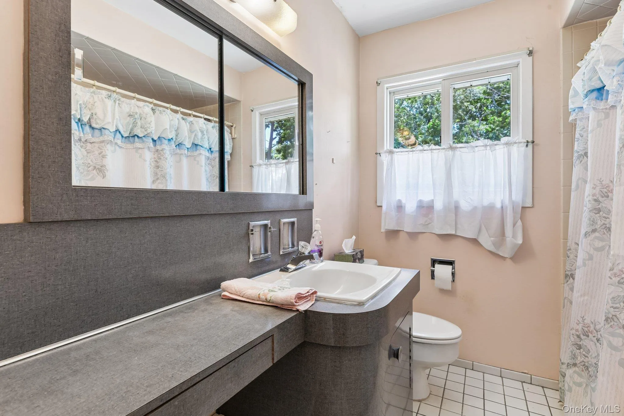 24 Oakley Drive, Huntington, NY, 4 Bedrooms Bedrooms, 9 Rooms Rooms,2 BathroomsBathrooms,Residential,For Rent,Oakley,0,1022215 24 Oakley Drive, Huntington, NY, 4 Bedrooms Bedrooms, 9 Rooms Rooms,2 BathroomsBathrooms,Residential,For Rent,Oakley,0,1022215