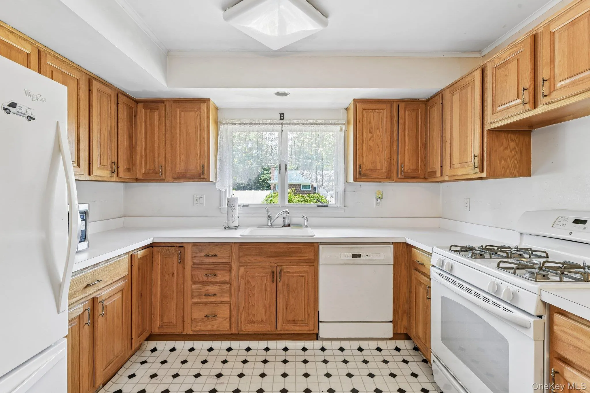 24 Oakley Drive, Huntington, NY, 4 Bedrooms Bedrooms, 9 Rooms Rooms,2 BathroomsBathrooms,Residential,For Rent,Oakley,0,1022215 24 Oakley Drive, Huntington, NY, 4 Bedrooms Bedrooms, 9 Rooms Rooms,2 BathroomsBathrooms,Residential,For Rent,Oakley,0,1022215
