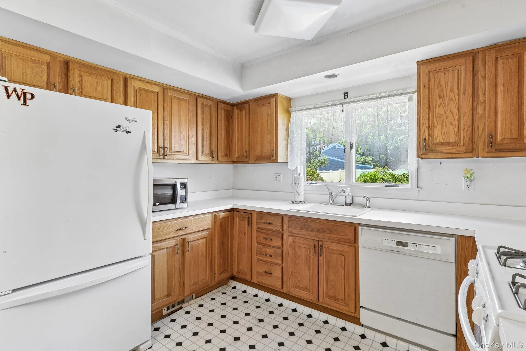24 Oakley Drive, Huntington, NY, 4 Bedrooms Bedrooms, 9 Rooms Rooms,2 BathroomsBathrooms,Residential,For Rent,Oakley,0,1022215 24 Oakley Drive, Huntington, NY, 4 Bedrooms Bedrooms, 9 Rooms Rooms,2 BathroomsBathrooms,Residential,For Rent,Oakley,0,1022215