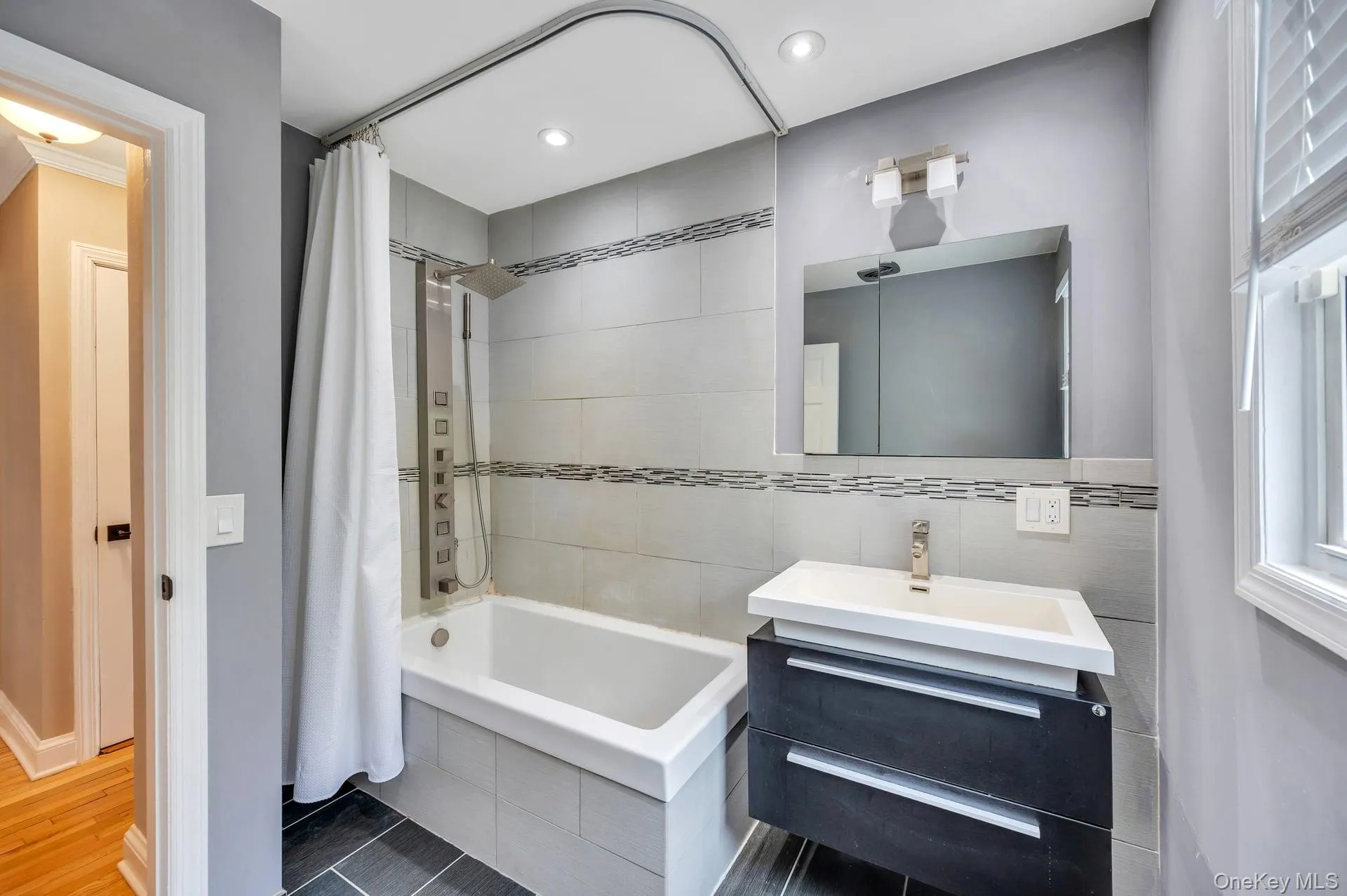 52 Yorktown Street, Hempstead, NY, 3 Bedrooms Bedrooms, 6 Rooms Rooms,2 BathroomsBathrooms,Residential,For Rent,Yorktown,0,1022219 52 Yorktown Street, Hempstead, NY, 3 Bedrooms Bedrooms, 6 Rooms Rooms,2 BathroomsBathrooms,Residential,For Rent,Yorktown,0,1022219