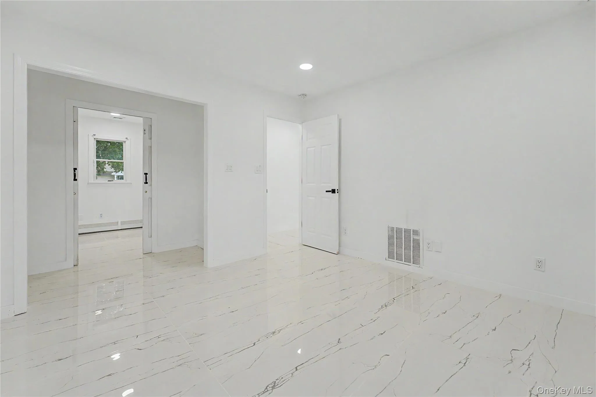6 Regal Lane, Hempstead, NY, 4 Bedrooms Bedrooms, 7 Rooms Rooms,3 BathroomsBathrooms,Residential,For Rent,Regal,0,1022224 6 Regal Lane, Hempstead, NY, 4 Bedrooms Bedrooms, 7 Rooms Rooms,3 BathroomsBathrooms,Residential,For Rent,Regal,0,1022224
