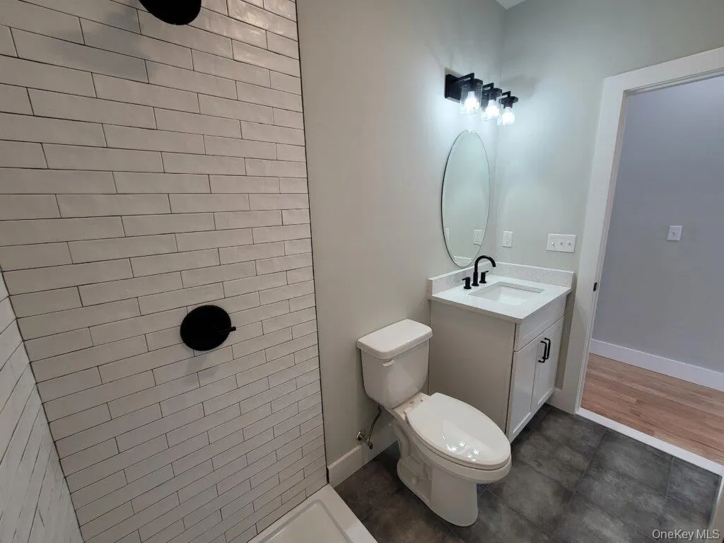 Tastefully appointed bathroom with quality fixtures, stylish finishes and a clean, contemporary design. Tastefully appointed bathroom with quality fixtures, stylish finishes and a clean, contemporary design.
