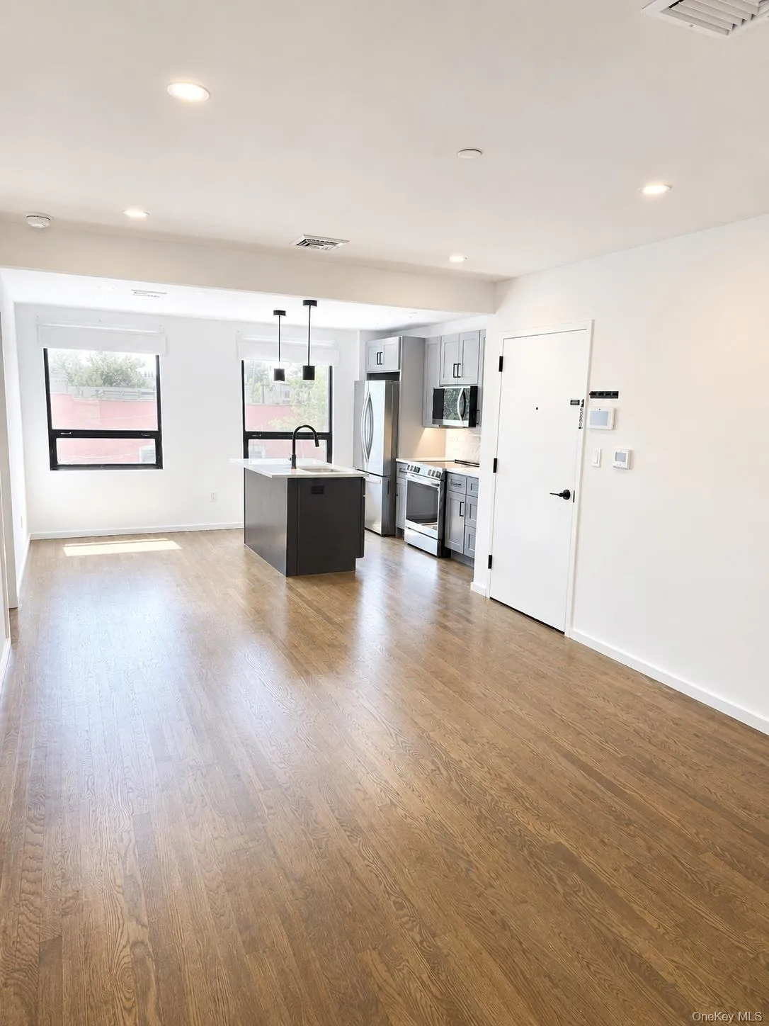 20-01 Steinway Street, New York, NY, 3 Bedrooms Bedrooms, 5 Rooms Rooms,2 BathroomsBathrooms,Residential Lease,For Rent,Steinway,0,1022246 20-01 Steinway Street, New York, NY, 3 Bedrooms Bedrooms, 5 Rooms Rooms,2 BathroomsBathrooms,Residential Lease,For Rent,Steinway,0,1022246