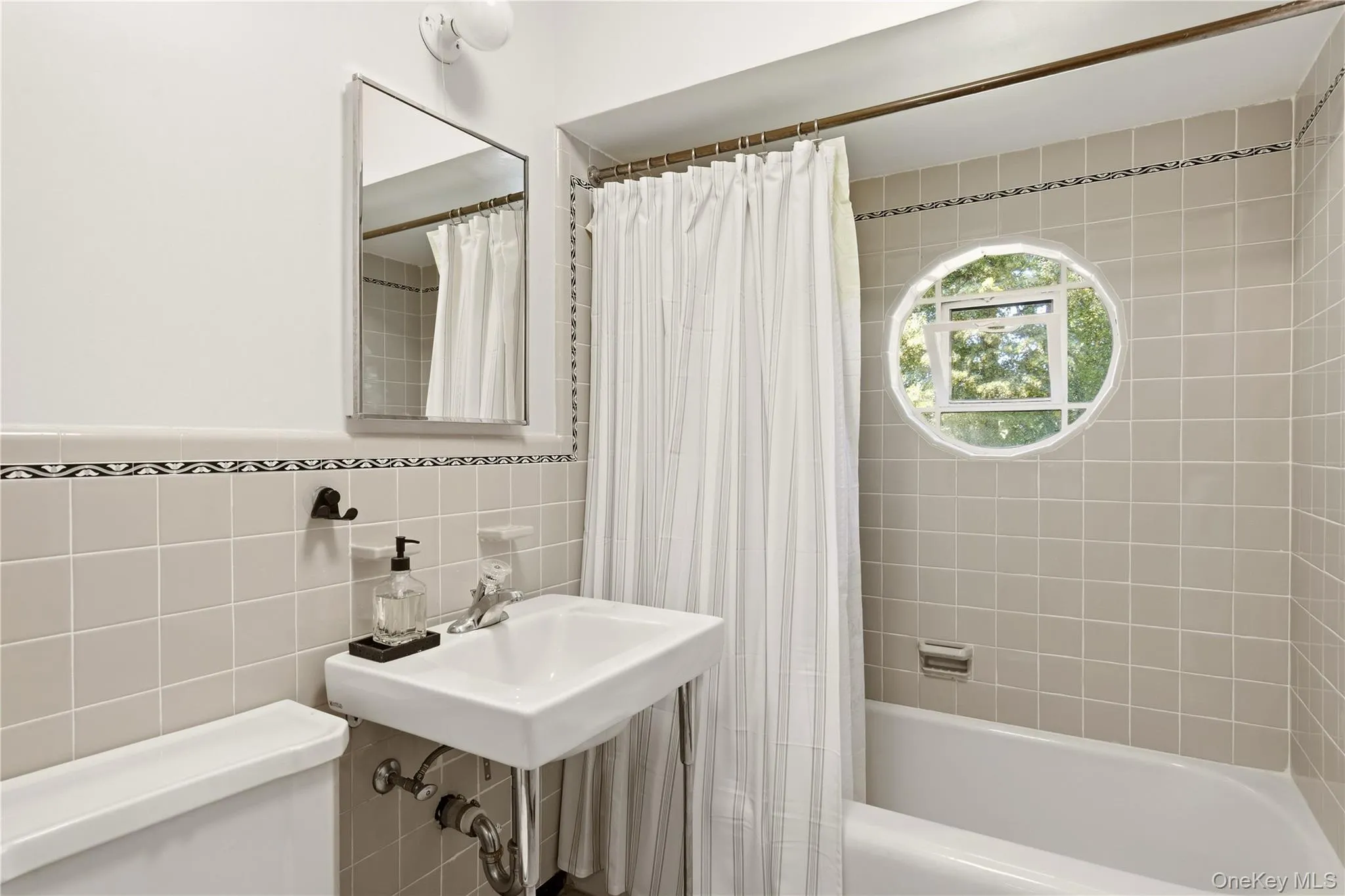 790 Bryant Avenue, North Hempstead, NY, 4 Bedrooms Bedrooms, 9 Rooms Rooms,3 BathroomsBathrooms,Residential,For Rent,Bryant,0,1022251 790 Bryant Avenue, North Hempstead, NY, 4 Bedrooms Bedrooms, 9 Rooms Rooms,3 BathroomsBathrooms,Residential,For Rent,Bryant,0,1022251