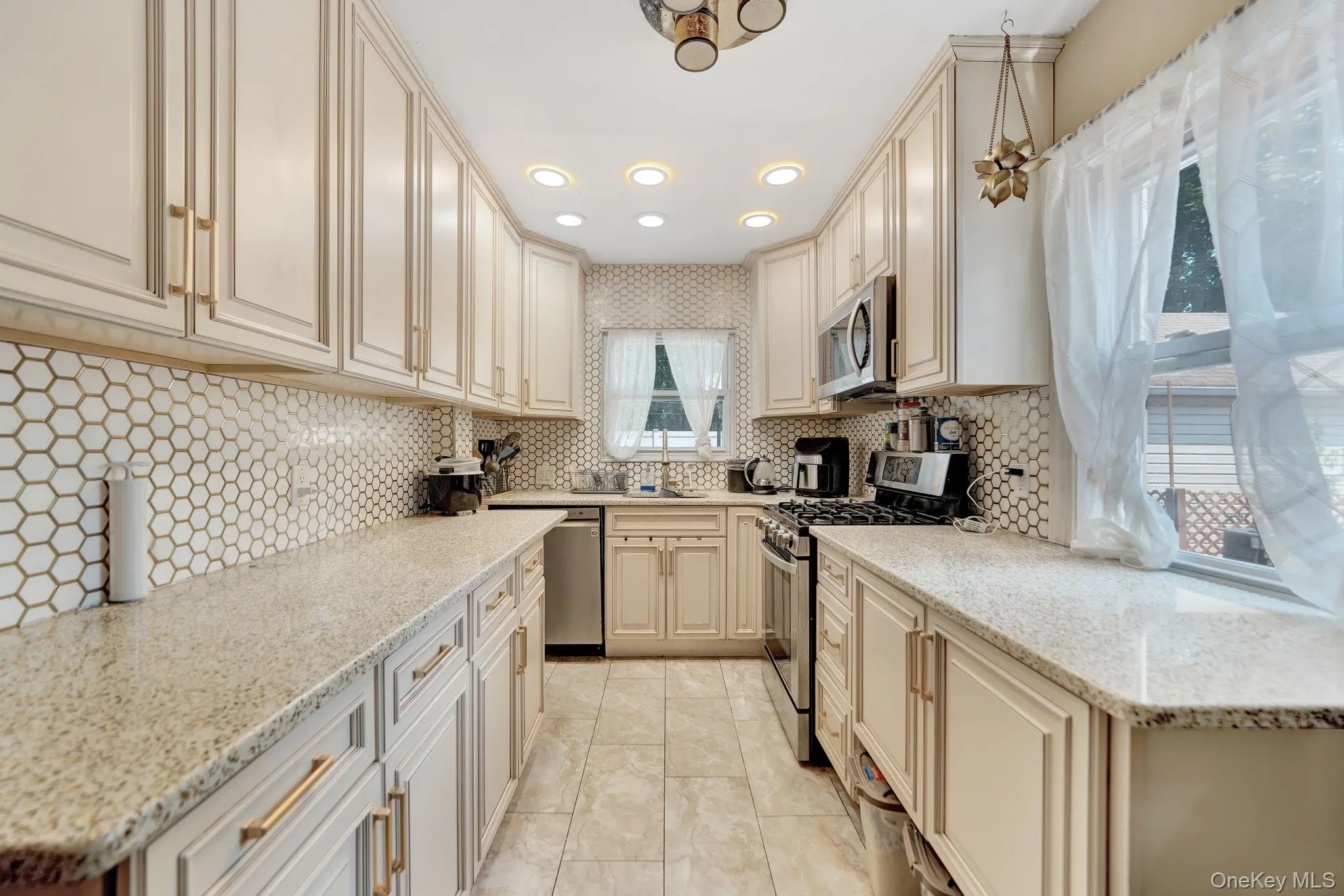 38 Lyons Street, Huntington, NY, 3 Bedrooms Bedrooms, 6 Rooms Rooms,3 BathroomsBathrooms,Residential,For Rent,Lyons,0,1022258 38 Lyons Street, Huntington, NY, 3 Bedrooms Bedrooms, 6 Rooms Rooms,3 BathroomsBathrooms,Residential,For Rent,Lyons,0,1022258