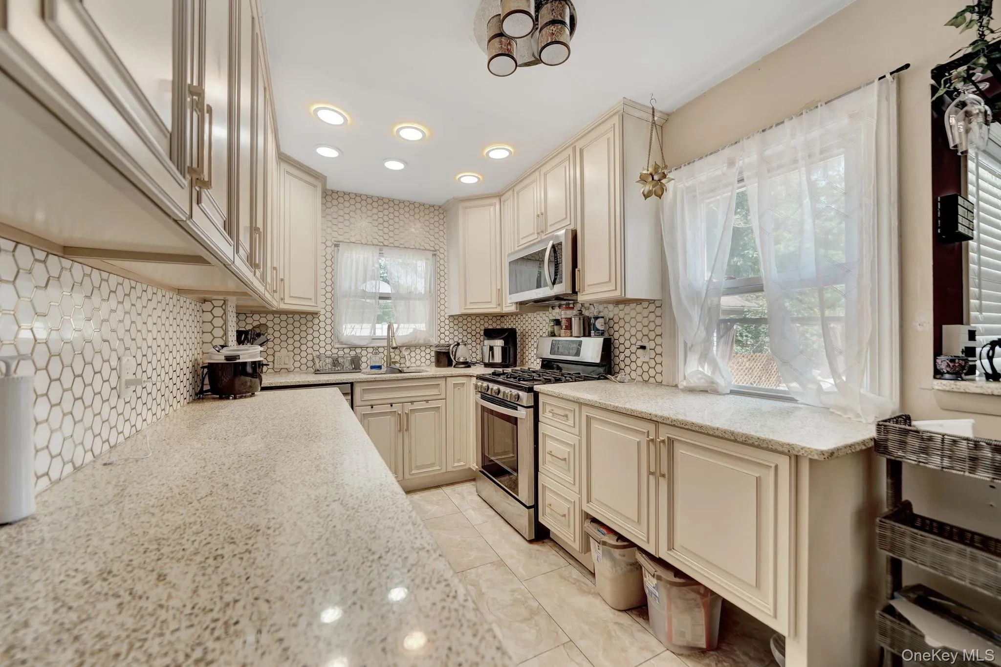 38 Lyons Street, Huntington, NY, 3 Bedrooms Bedrooms, 6 Rooms Rooms,3 BathroomsBathrooms,Residential,For Rent,Lyons,0,1022258 38 Lyons Street, Huntington, NY, 3 Bedrooms Bedrooms, 6 Rooms Rooms,3 BathroomsBathrooms,Residential,For Rent,Lyons,0,1022258