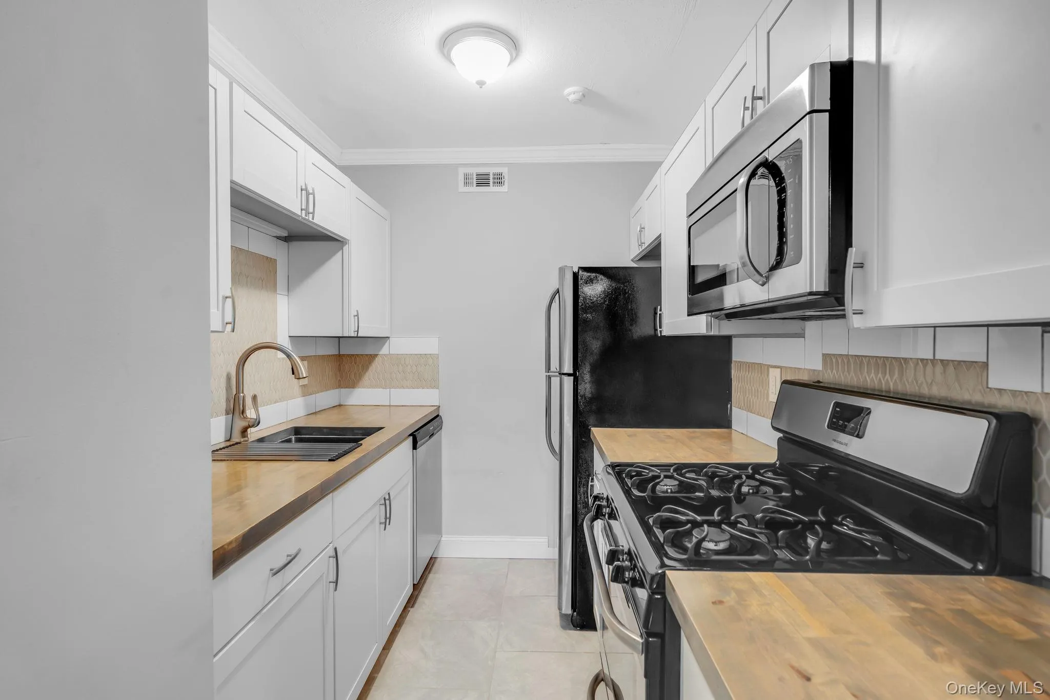 282 Artist Lake Drive, Brookhaven, NY, 1 Bedroom Bedrooms, 4 Rooms Rooms,1 BathroomBathrooms,Residential,For Rent,Artist Lake,0,1022259 282 Artist Lake Drive, Brookhaven, NY, 1 Bedroom Bedrooms, 4 Rooms Rooms,1 BathroomBathrooms,Residential,For Rent,Artist Lake,0,1022259