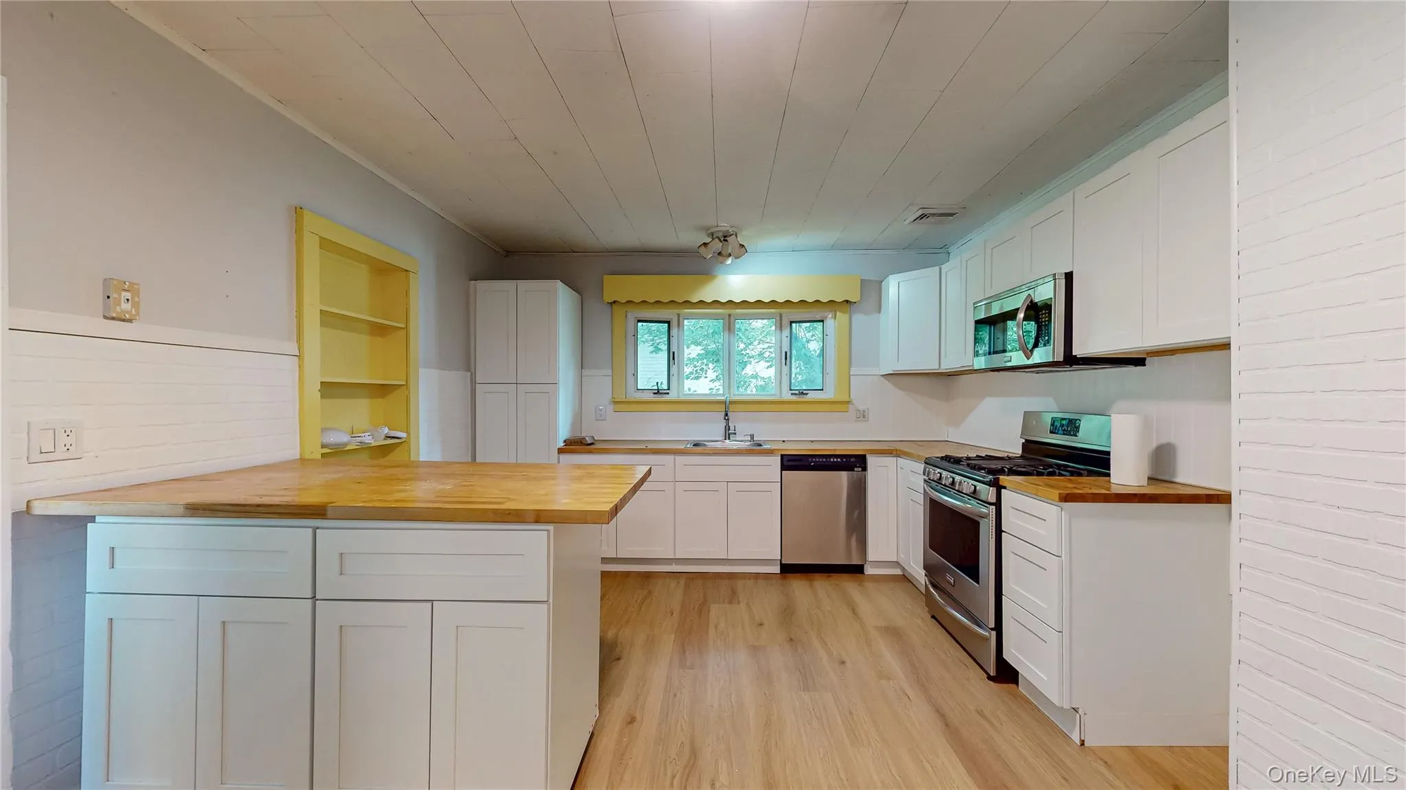 1 Orchard Street, Mount Hope, NY, 2 Bedrooms Bedrooms, 7 Rooms Rooms,2 BathroomsBathrooms,Residential,For Rent,Orchard,0,1022263 1 Orchard Street, Mount Hope, NY, 2 Bedrooms Bedrooms, 7 Rooms Rooms,2 BathroomsBathrooms,Residential,For Rent,Orchard,0,1022263