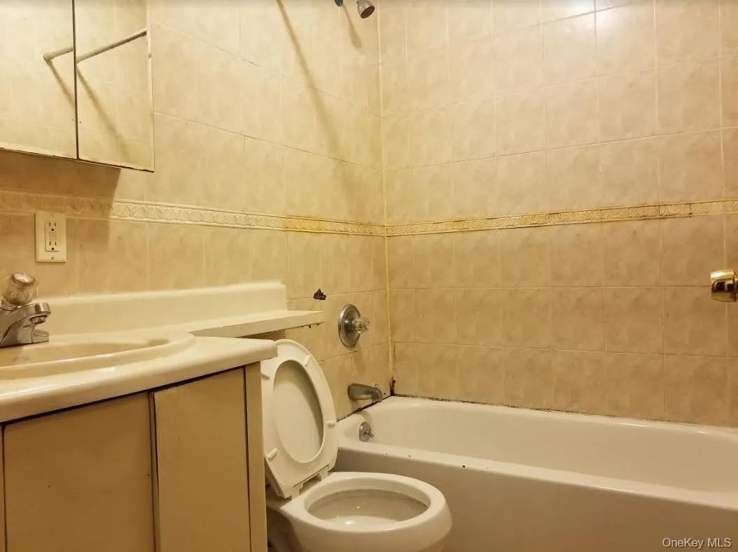 7167 161st Street, New York, NY, 3 Bedrooms Bedrooms, 6 Rooms Rooms,2 BathroomsBathrooms,Residential Lease,For Rent,161st,0,1022268 7167 161st Street, New York, NY, 3 Bedrooms Bedrooms, 6 Rooms Rooms,2 BathroomsBathrooms,Residential Lease,For Rent,161st,0,1022268